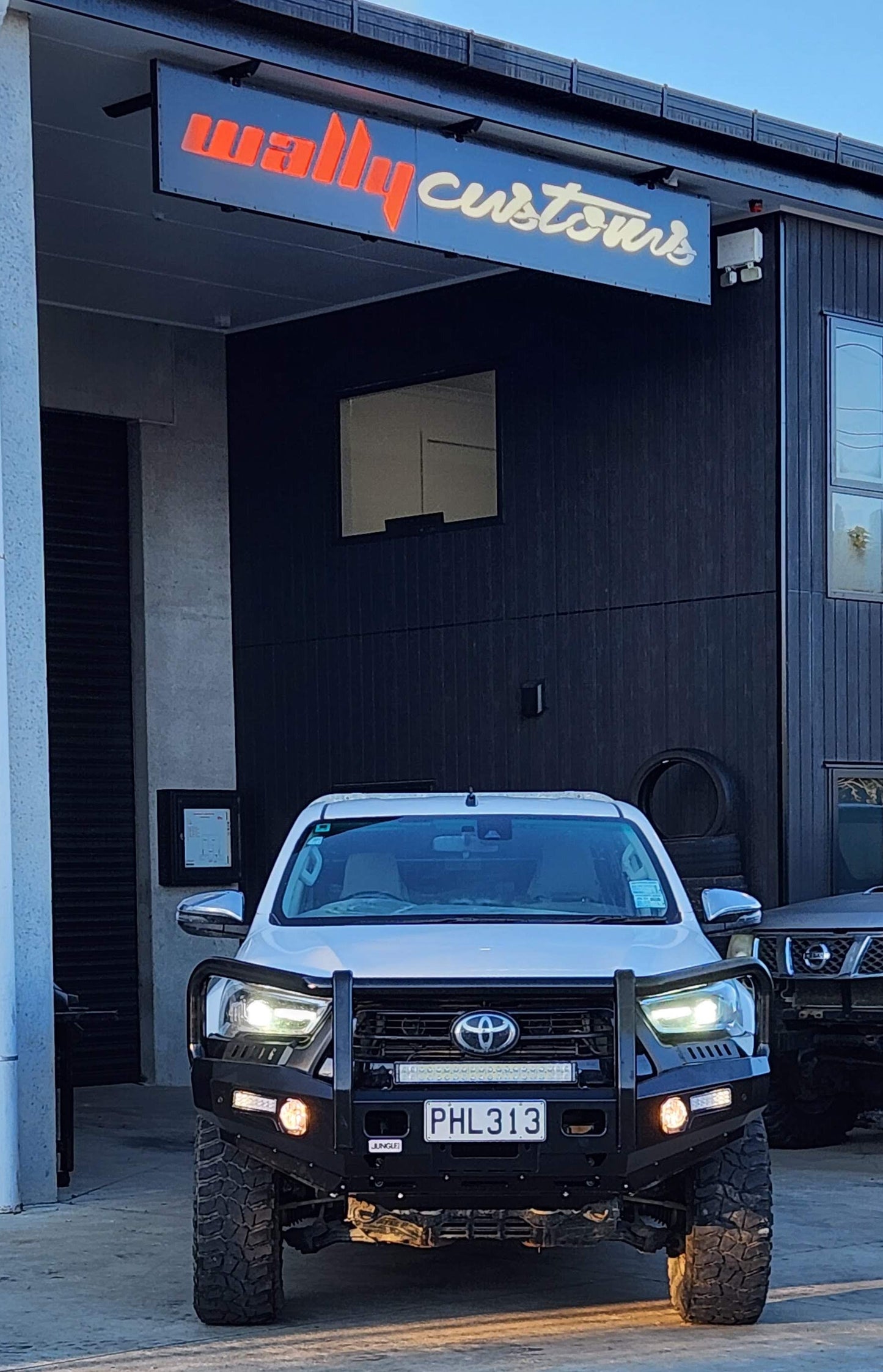 JUNGLE4X4 BULLBAR COMBO DEAL TO SUIT TOYOTA HILUX N80 2015 ONWARDS