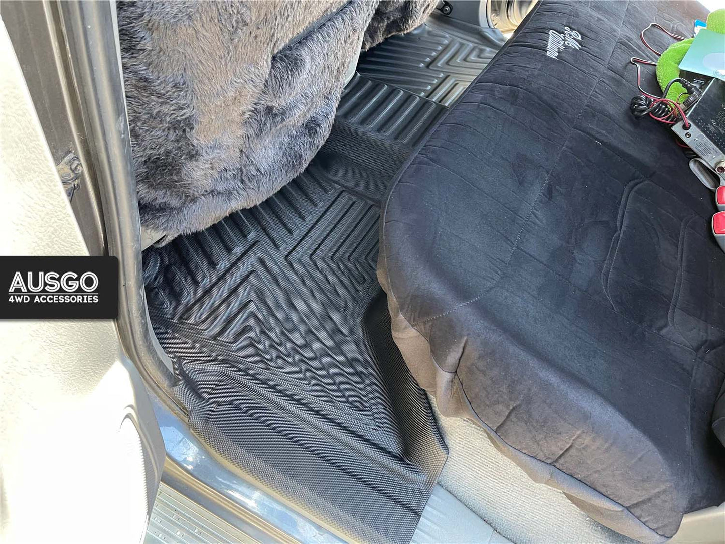 4WD FLOOR MATS - TOYOTA HILUX 2005-2015
