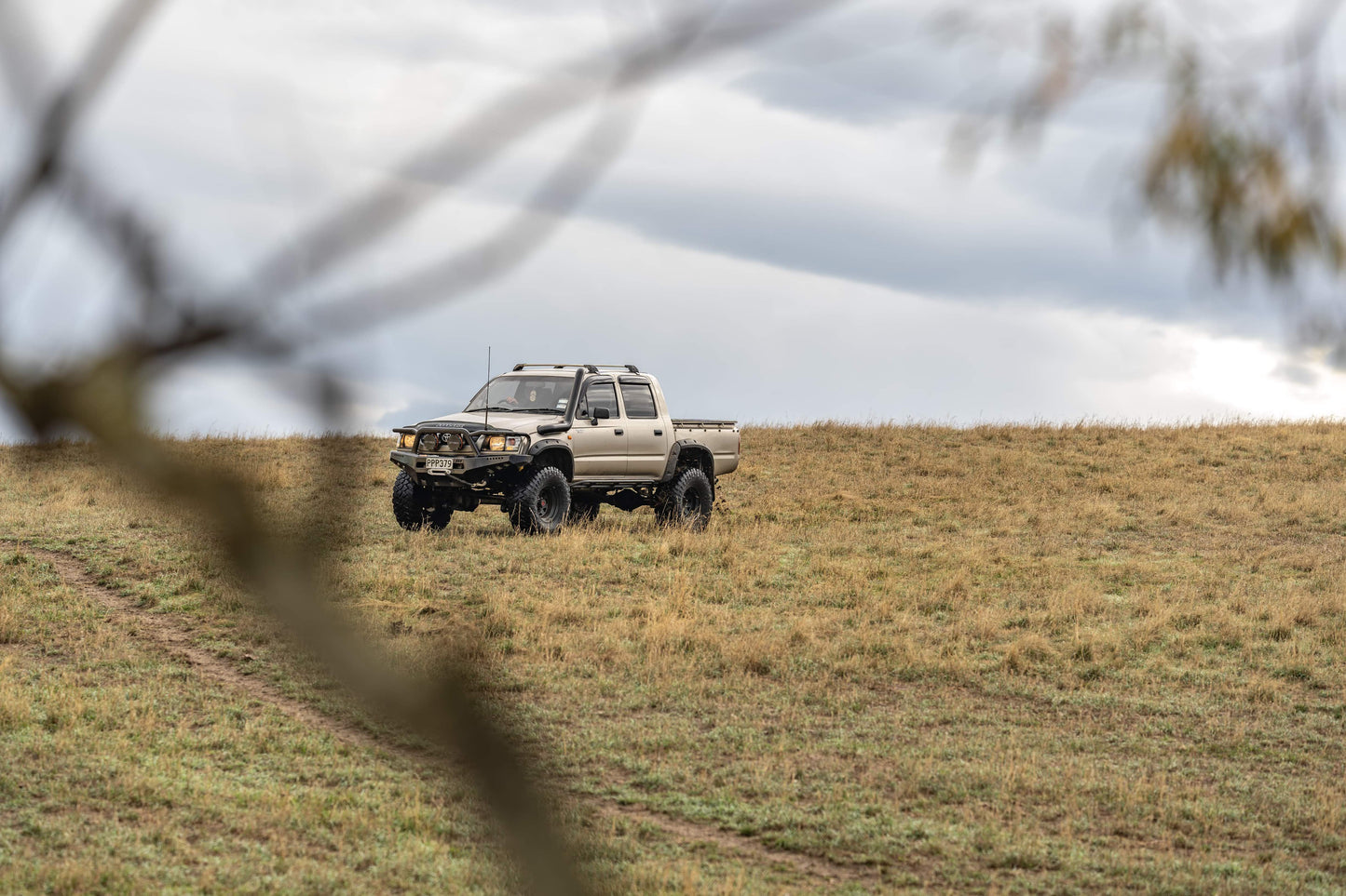 WALLY CUSTOMS WINCH BAR TO SUIT TOYOTA HILUX LN106,107,167/KZN 165 (1989-2004) NON AIR BAG ONLY