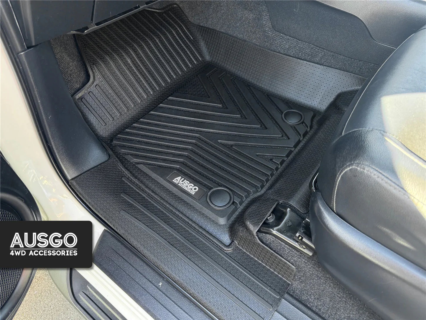 4WD FLOOR MATS (INJECTION) TOYOTA HILUX 2015 -