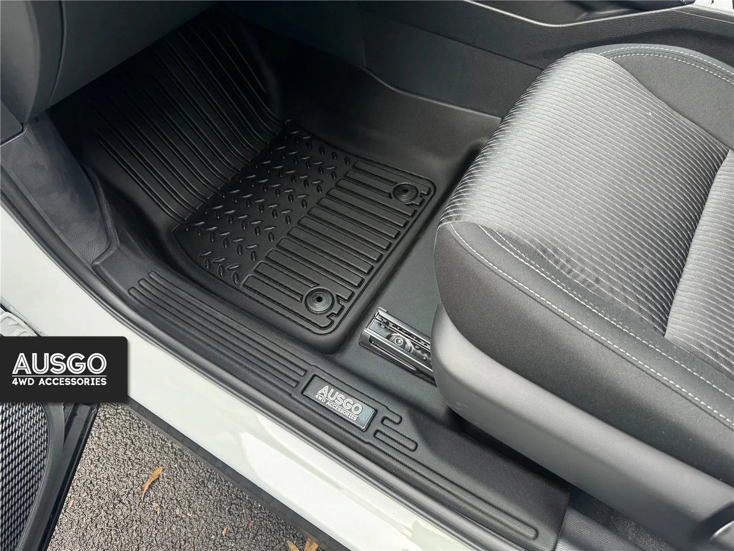 4WD FLOOR MATS - MITSUBISHI OUTLANDER 2021 -