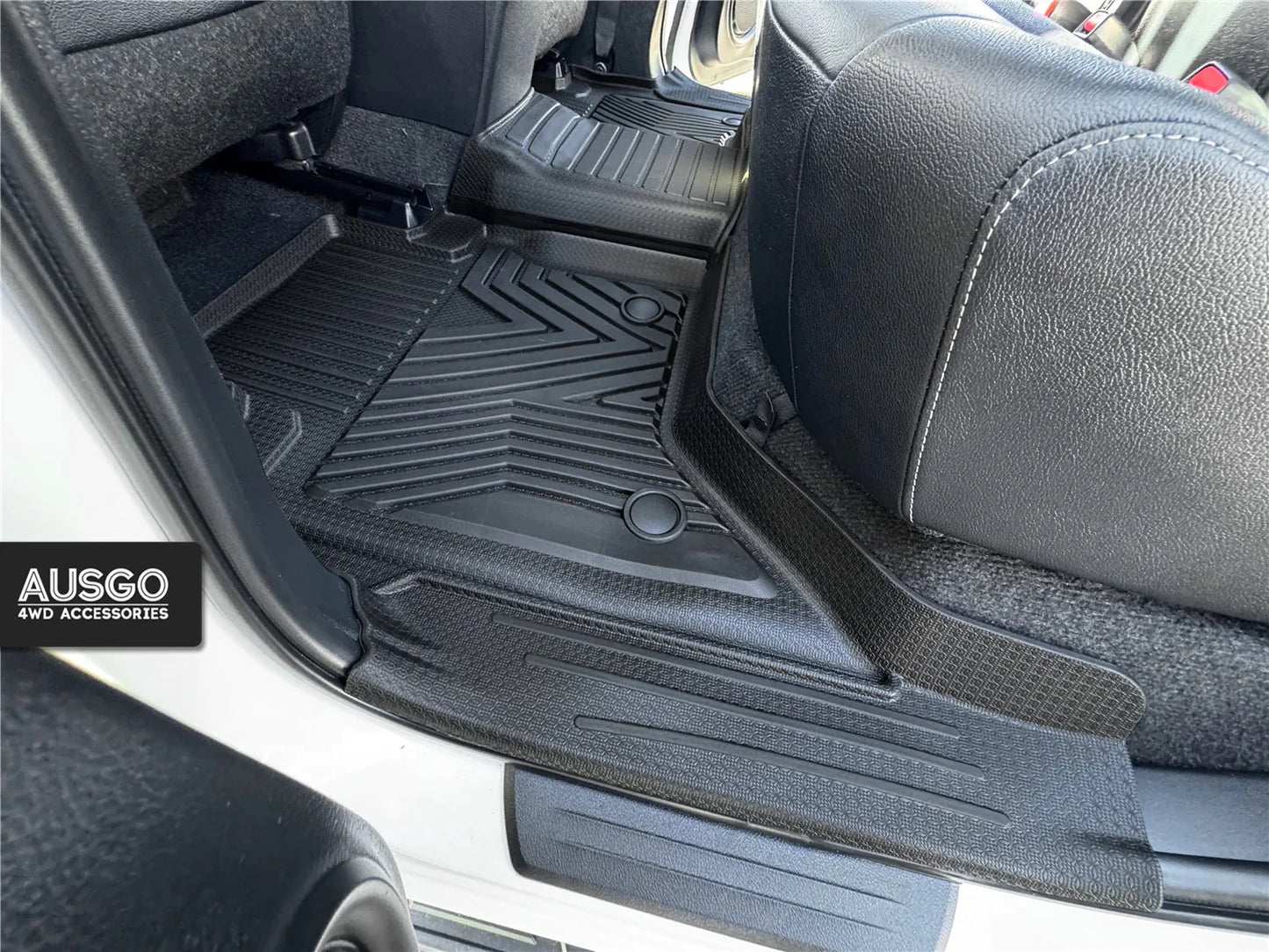 4WD FLOOR MATS (INJECTION) TOYOTA HILUX 2015 -