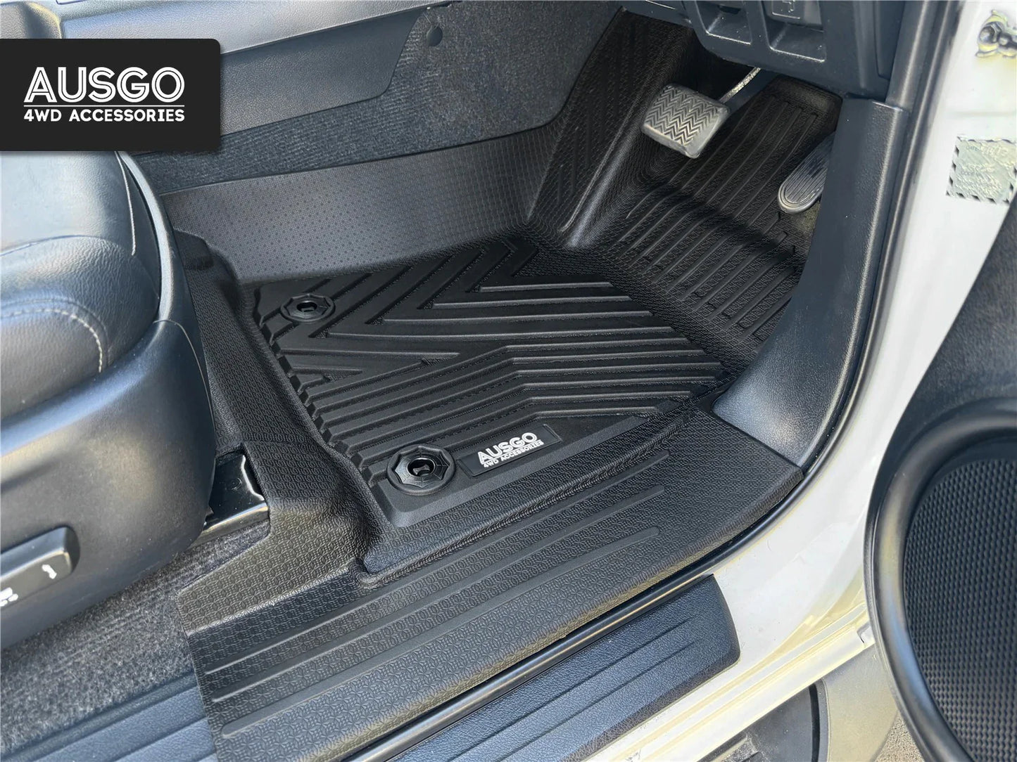 4WD FLOOR MATS (INJECTION) TOYOTA HILUX 2015 -